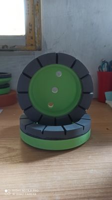 Dureté Roue de coupe en résine segmentée blanche verte Vitesse maximale inférieure à 2800 tours par minute Outil de meulage
