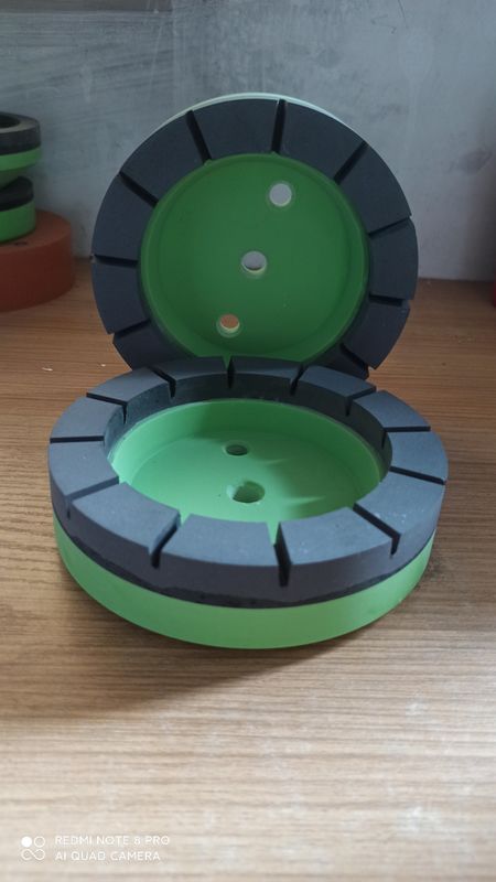 Dureté Roue de coupe en résine segmentée blanche verte Vitesse maximale inférieure à 2800 tours par minute Outil de meulage
